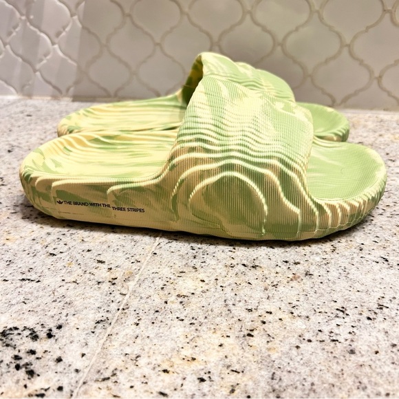 Adidas Adilette 22 “Magic Lime Desert Sand” Men’s Size 7 Slides no box